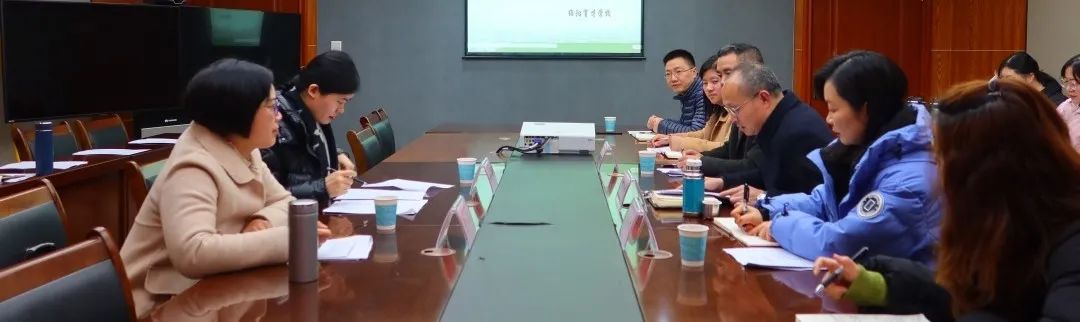 2020第一学期一年级家长会记录,用心陪伴静待花开的一年级家长会