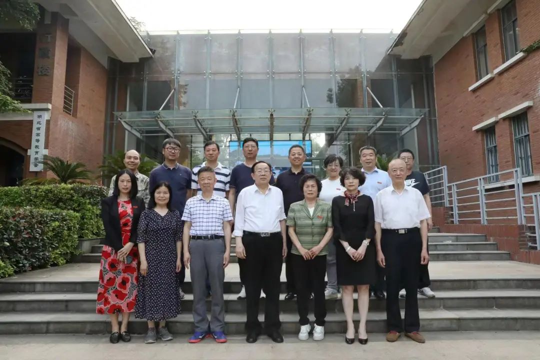 文华学院肖行定：学生心目中敬爱可亲的“肖妈妈”