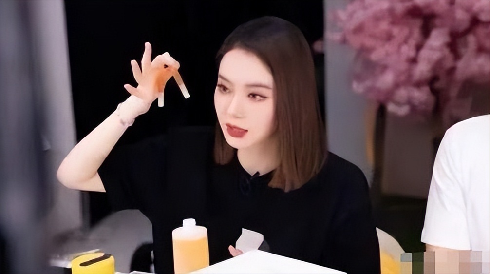 戚薇直播间科颜氏白泥99多吗,戚薇直播间面膜是正品吗