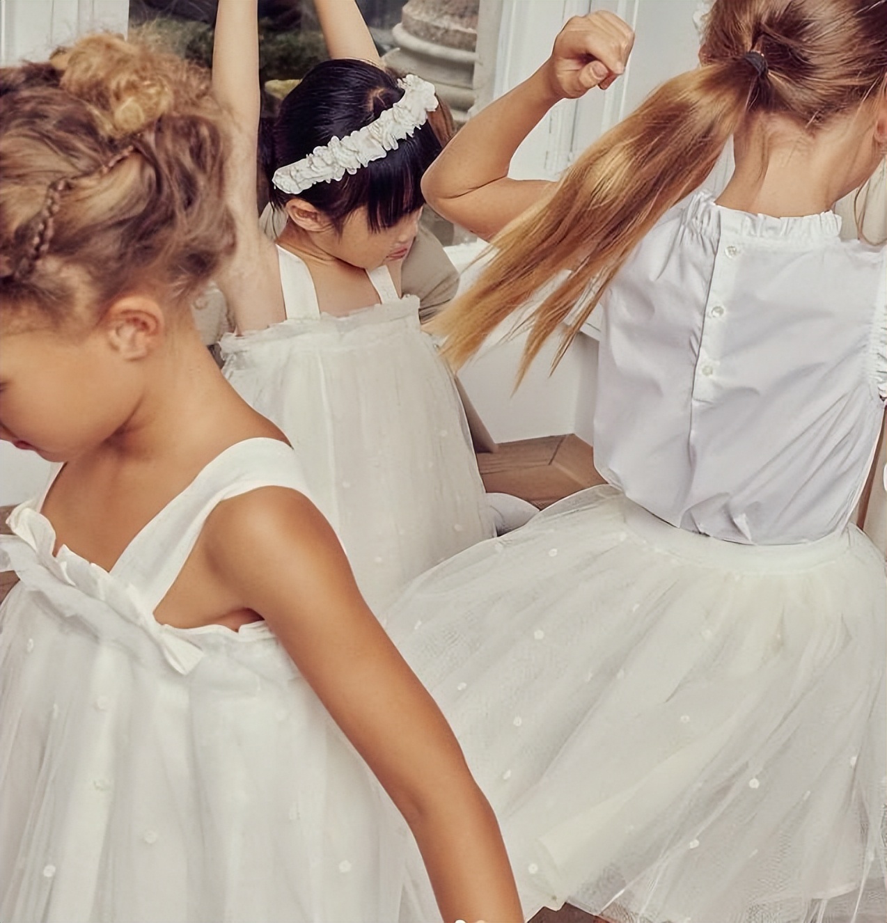 宋仲基宝宝赢在起跑点！爱妻逛名牌童装意外曝胎儿性别？