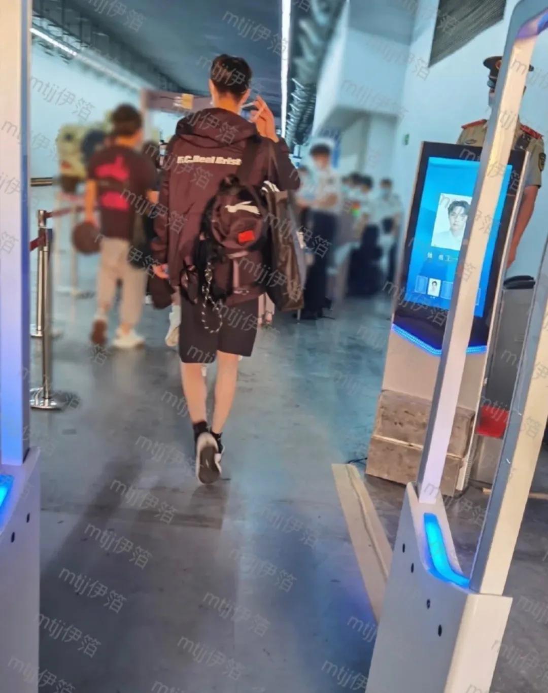 安踏奥运冠军鞋新款,安踏奥运冠军系列测评