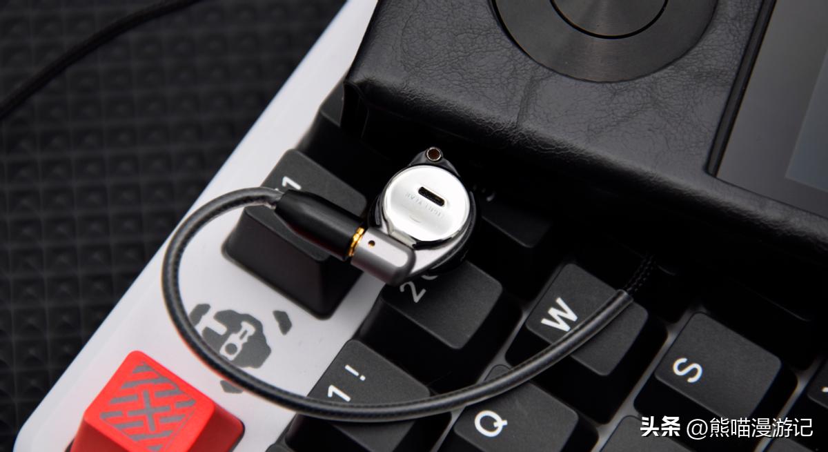 登场就是流行人声声价比王炸牌？光年星城5一圈两铁HiFi耳机评测