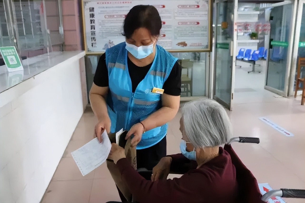 靠当“日租女友”，我月入过万，表面光鲜，其实背后“规则”很深