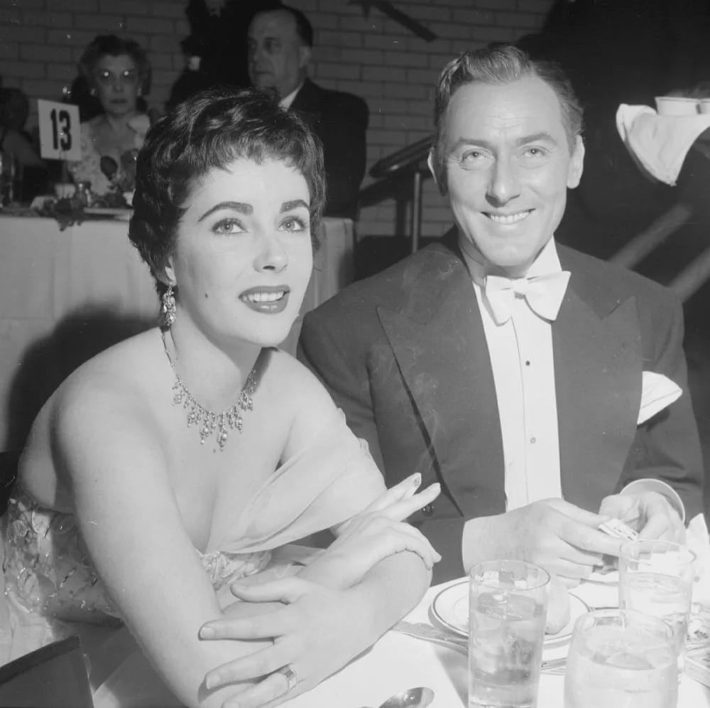 伊丽莎白泰勒一生经历,伊丽莎白泰勒风华绝代