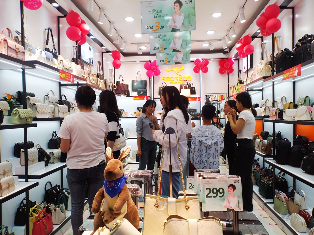 四川丹棱：今天我要给妈妈送一只袋鼠