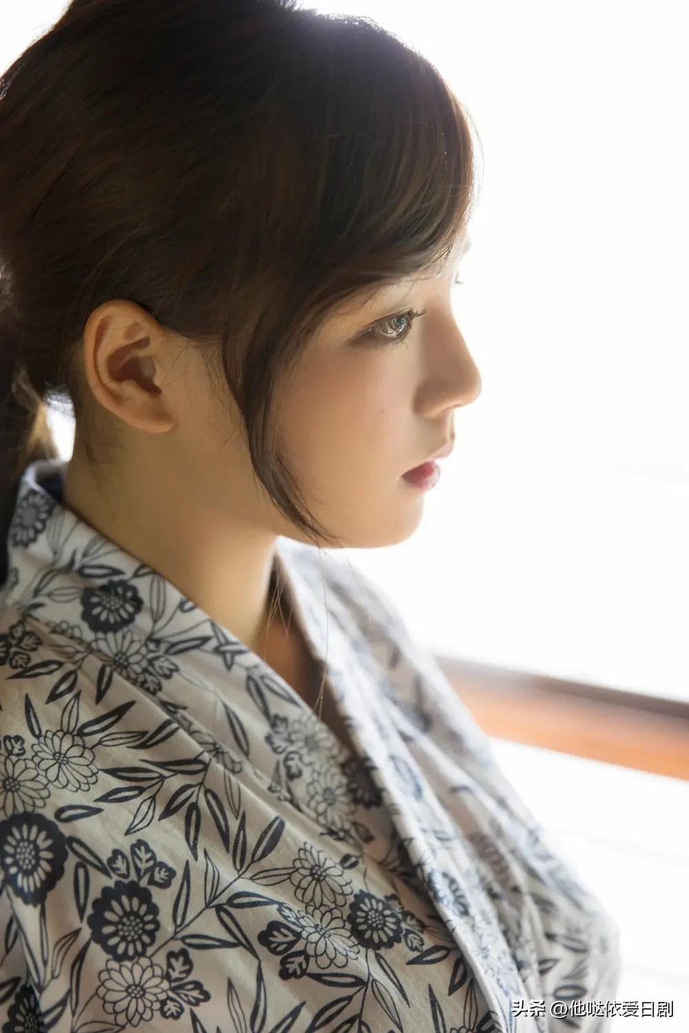 30岁的写真偶像，娃娃脸筱崎爱，一直都很美，人间清醒，热爱生活