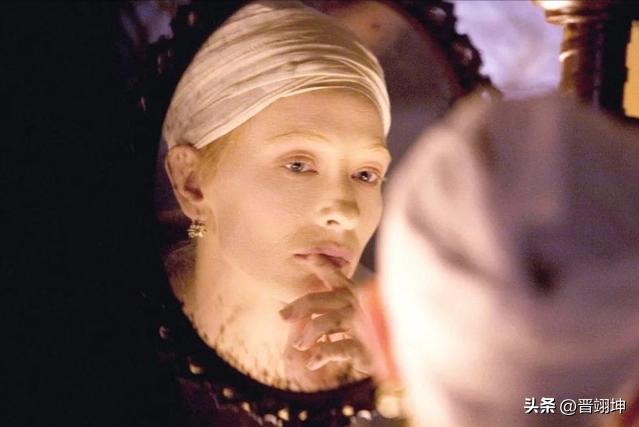 伊丽莎白一世：25岁当女王，为美貌戴假发抹铅粉，有时7天不卸妆