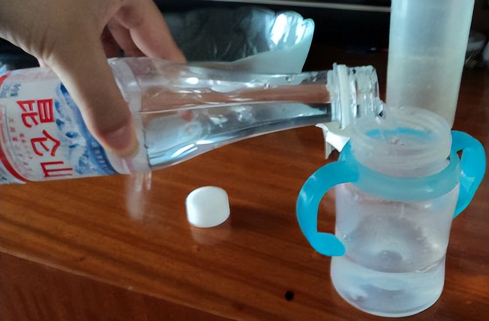 冲奶粉的误区新手爸妈中招了没,泡奶粉的正确方法是什么