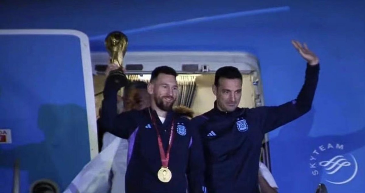 球王梅西天神下凡率一场未败夺冠,梅西安东内拉颜值巅峰