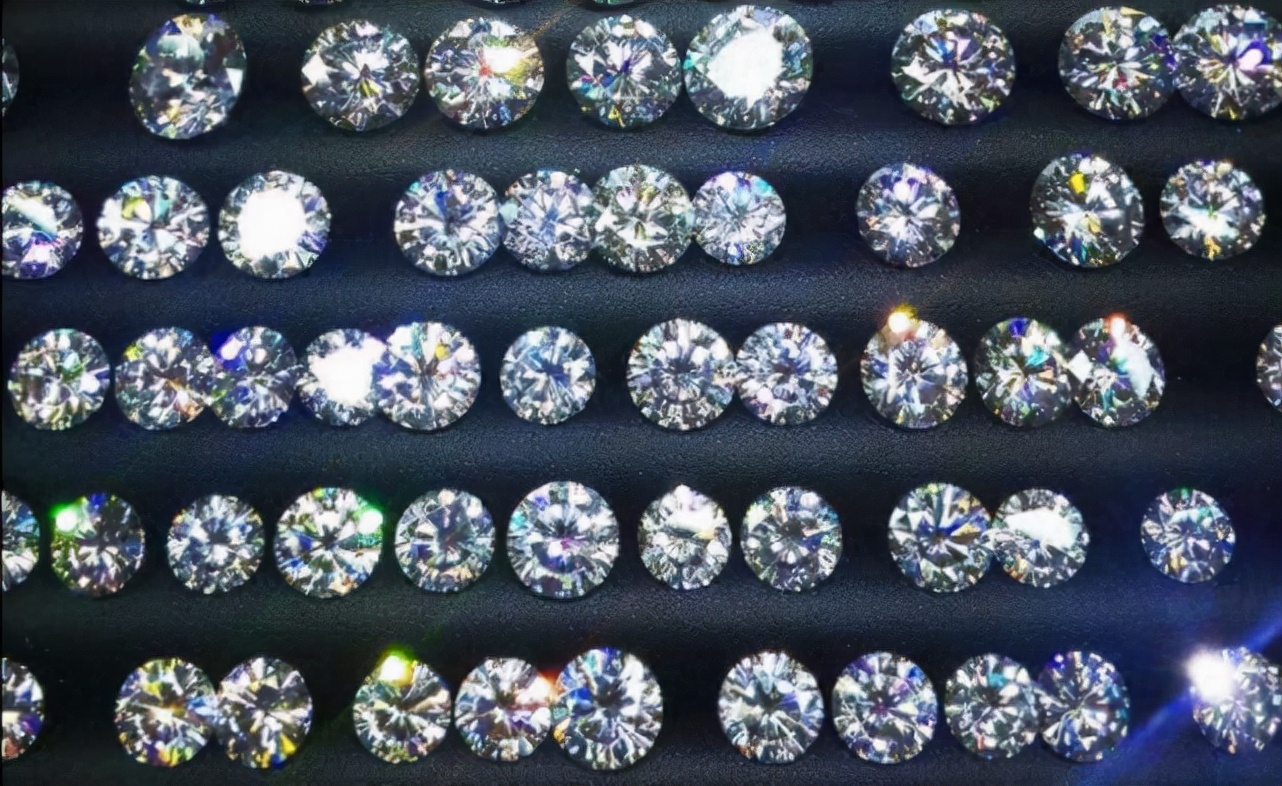 几十块的人工钻石是真的吗,怎么鉴别人造钻石的优劣