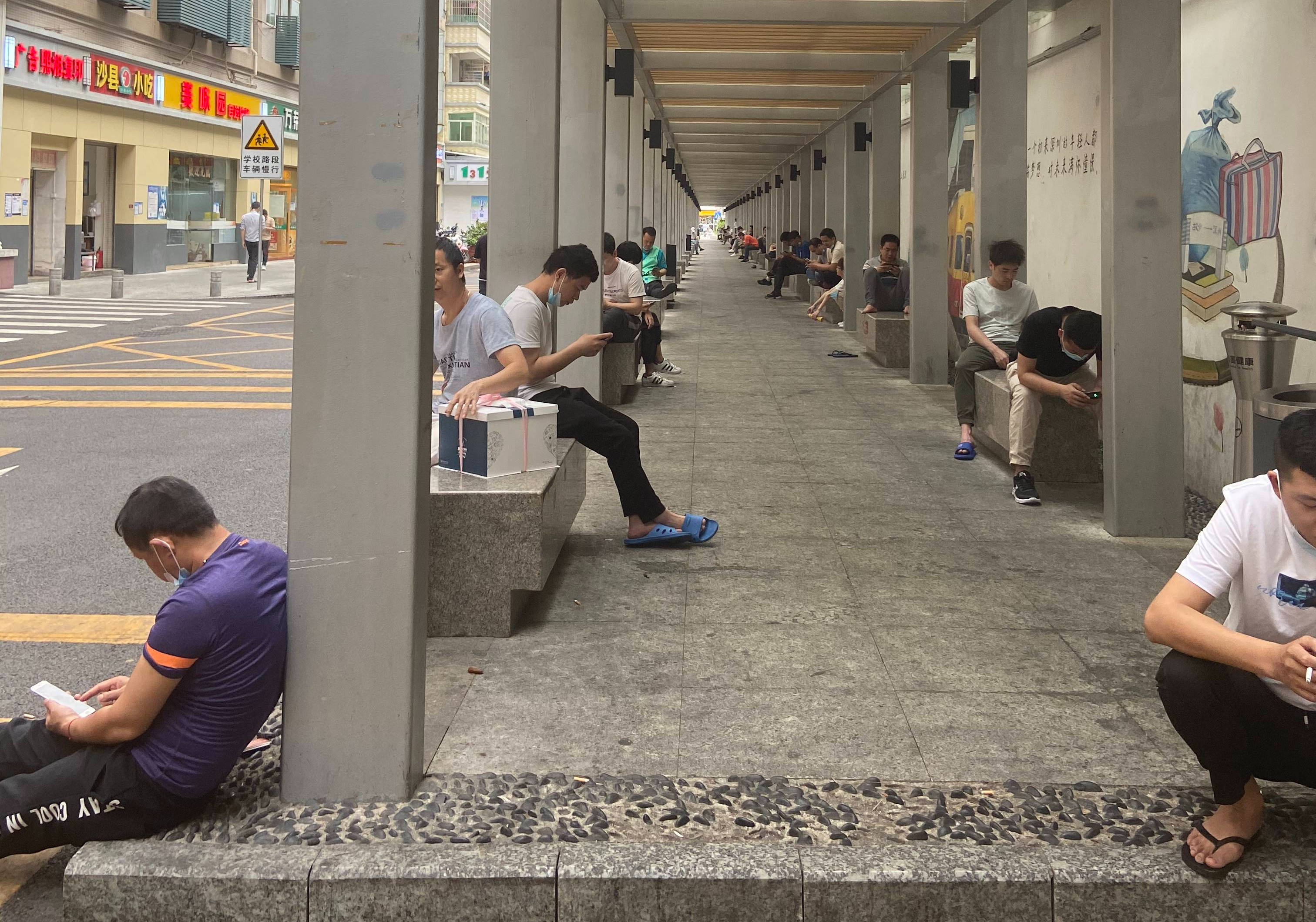 十年工程师逃离富士康：生活碰壁1天赚200，相亲被介绍离异二婚