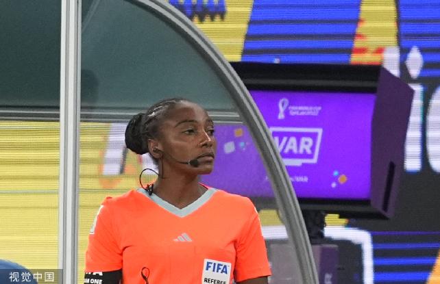 世界杯第一名女裁判,女裁判足球世界杯