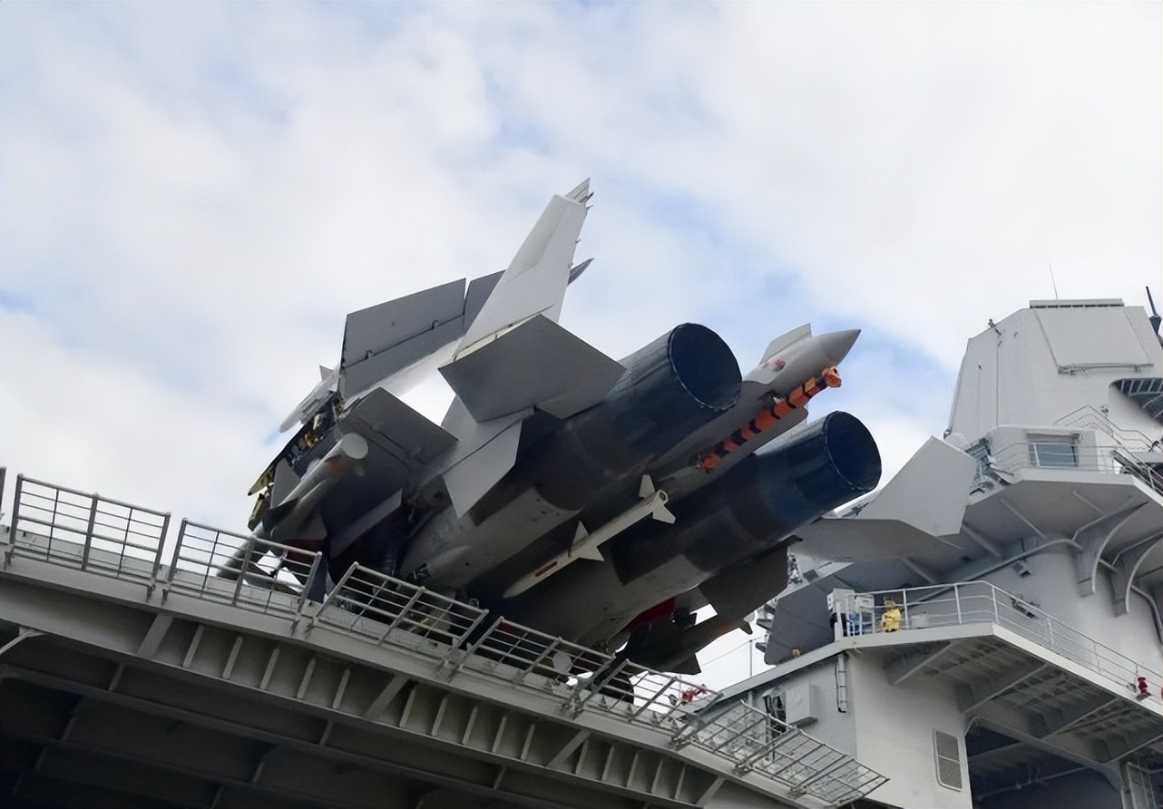 歼15舰载机处于什么样的水平,歼15首次起降辽宁舰10周年意义