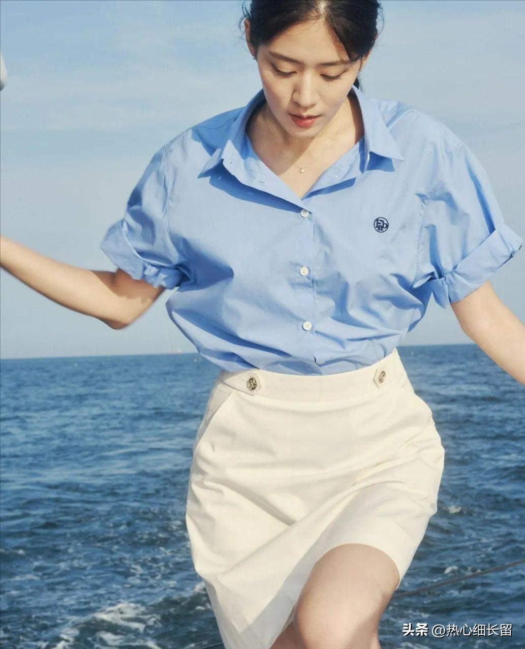 t恤加上立体感强的衬衫气场全开,女式短袖t恤衬衫