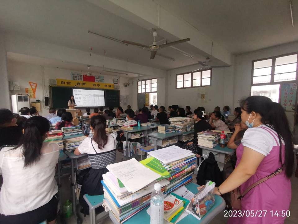 家校沟通协同育人——鄂州市秋林高中召开高一高二年级家长会