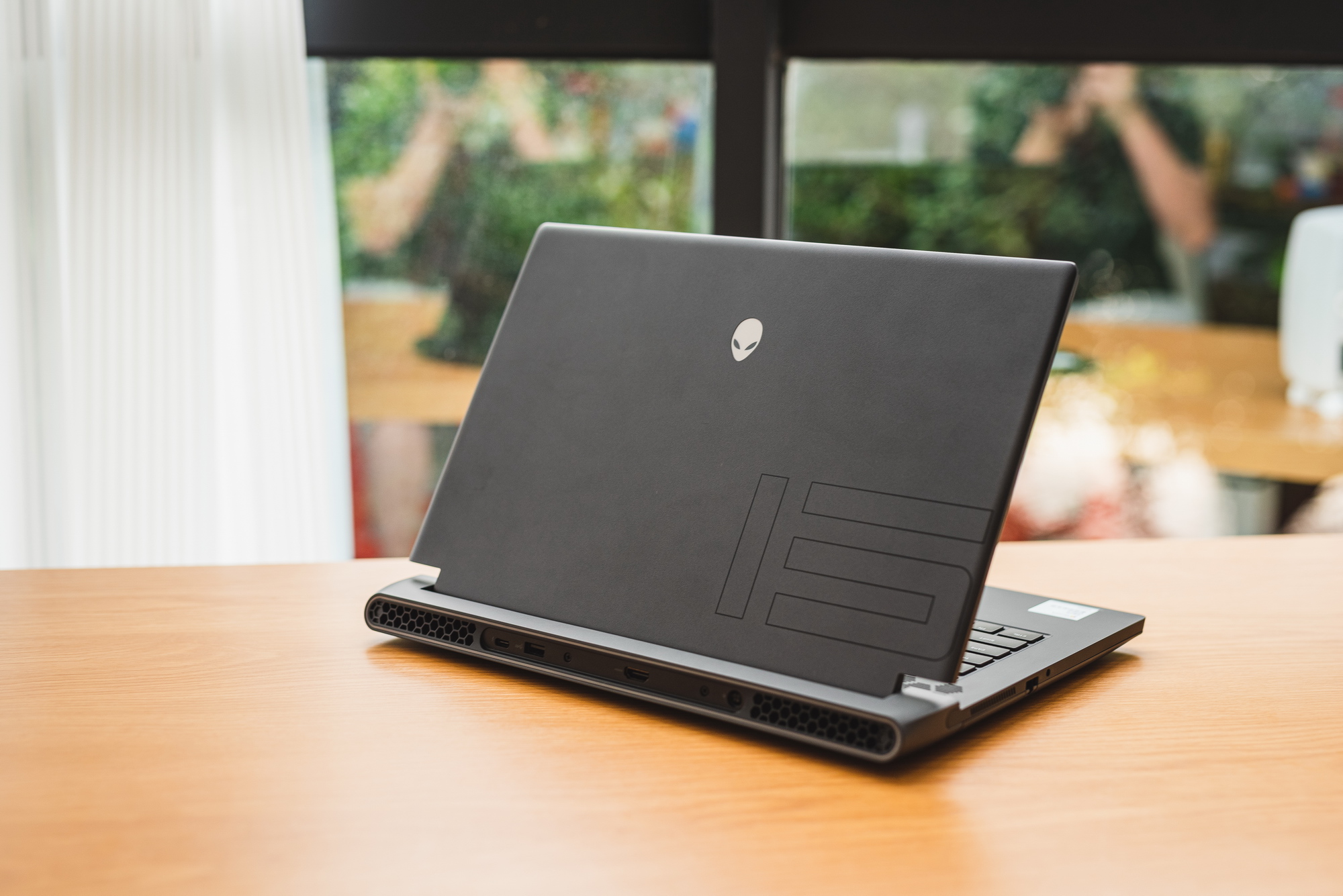 alienwarem17r5评测,男人的快乐就是这么简单且无聊