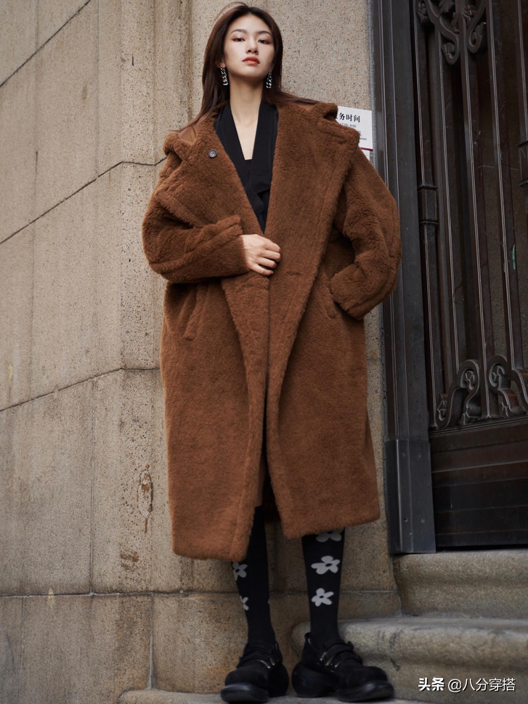 棕色泰迪熊大衣怎么穿出高级感,泰迪熊大衣哪个颜色最流行
