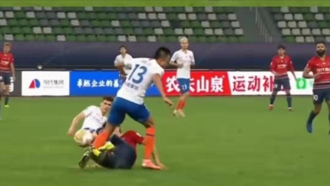 张弛踢过国家队吗,媒体人韦世豪或是未来国足的核心