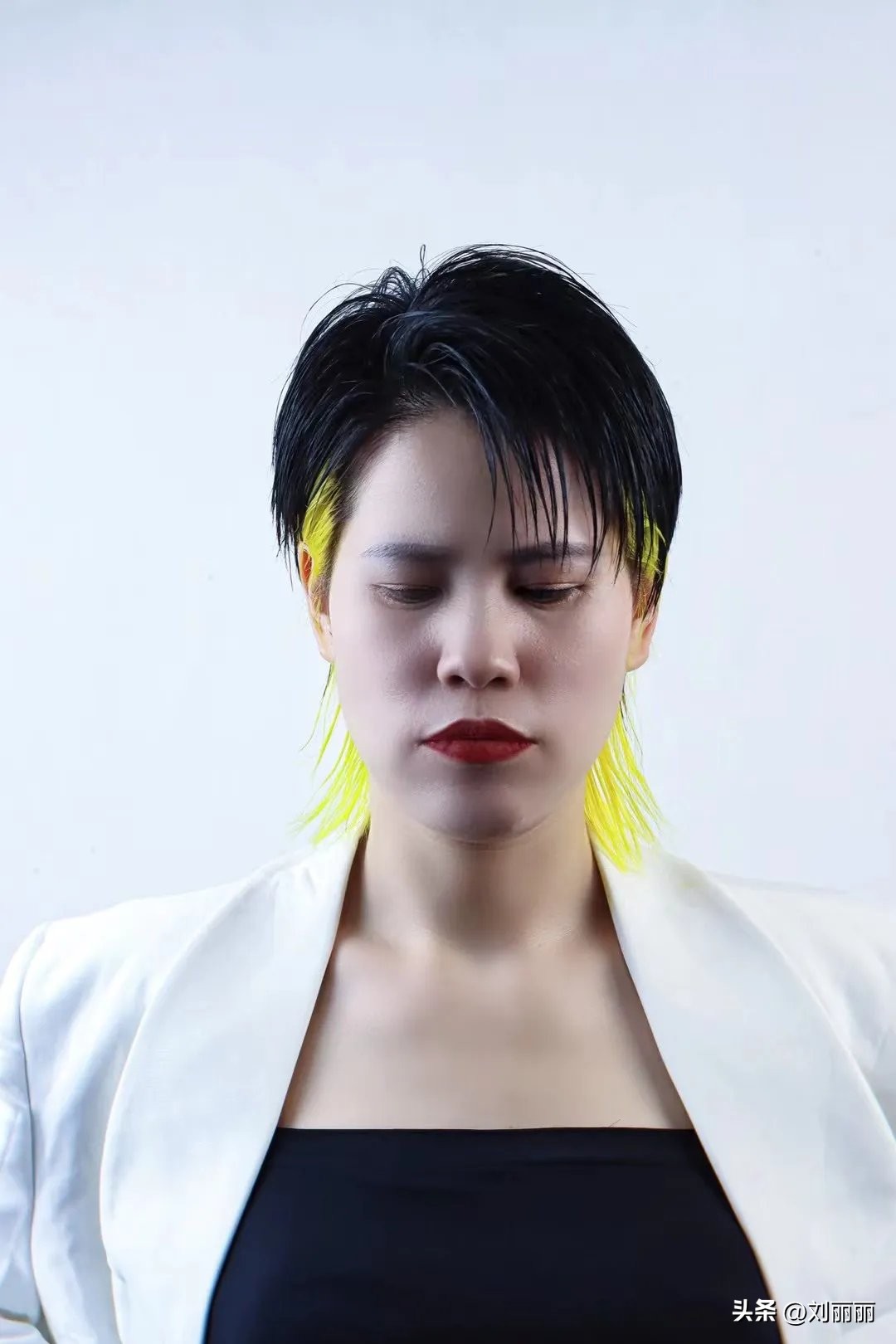 头发造型女中长发最新款,今年流行的头发造型女短发