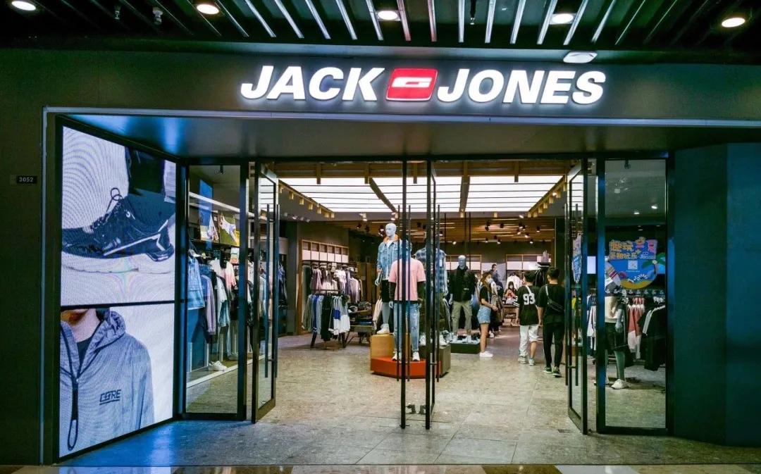 又一服装巨头倒下曾门店遍布全国,服装巨头倒闭了吗