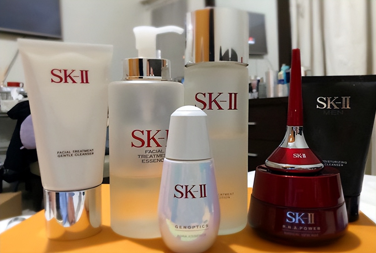 护肤品整套使用还是单品牌使用好,护肤品是一套的好还是各买各的好