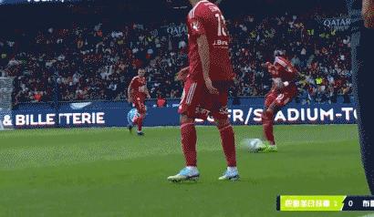 梅西0比4落后反超,梅西2比4落后连进两个任意球