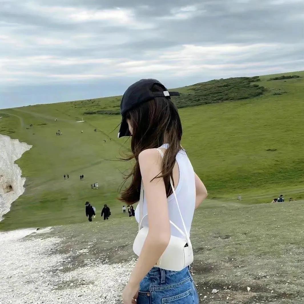 出门旅游的朋友圈文案图片,悠闲旅游必备文案句子图片