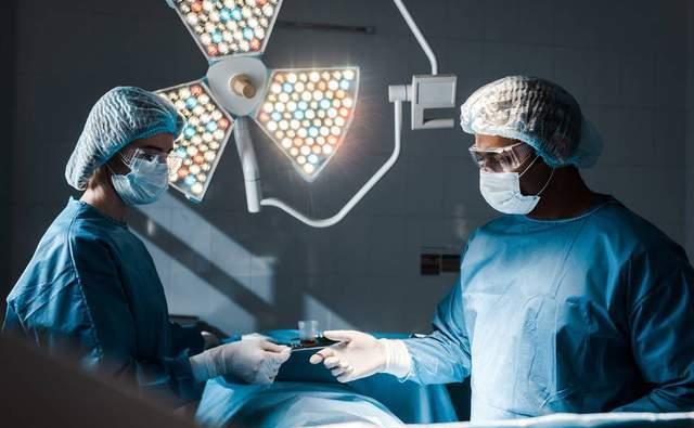 中国利润丰厚的5个合法行业！医疗第三，教育第二，房产不列外