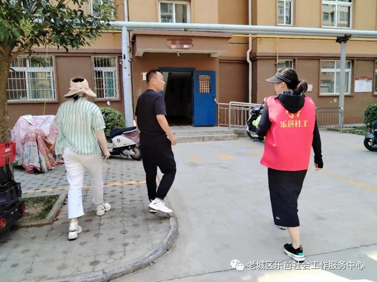 洛浦街社工,社区社工站走访残疾儿童