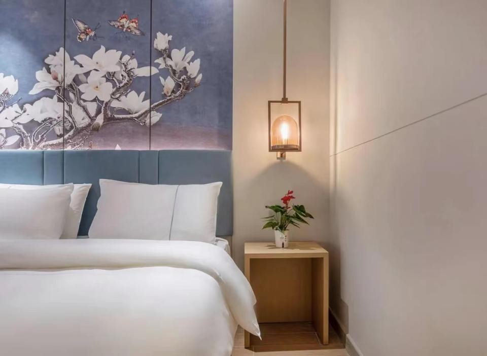 和白玉兰开启2023开年第一趟旅行，俘获城市浪漫