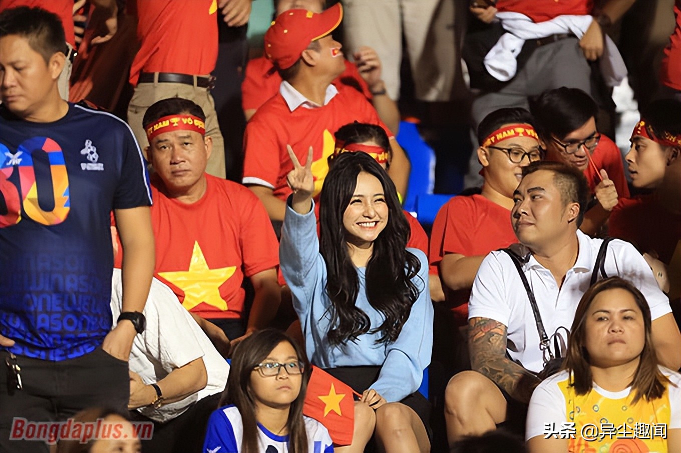 美到忘记看比赛！球场边越南的笑颜美女甜美爆红