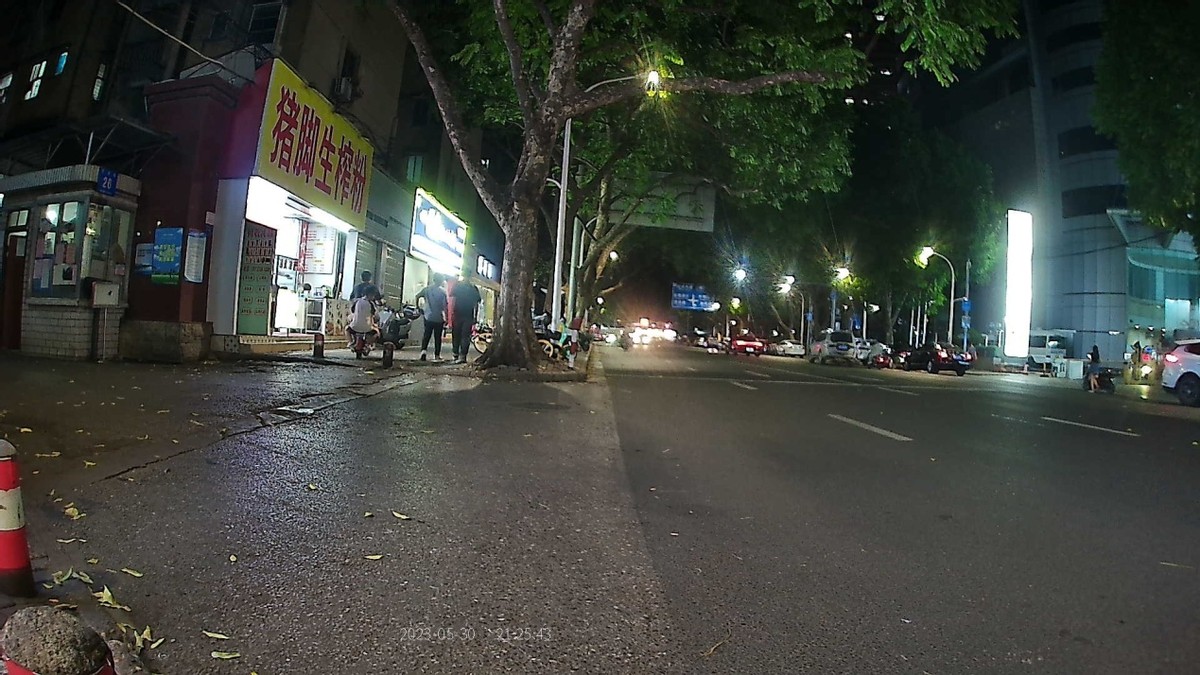 迈极炫seemeedv测评,迈极炫尾灯行车记录仪一直闪白灯