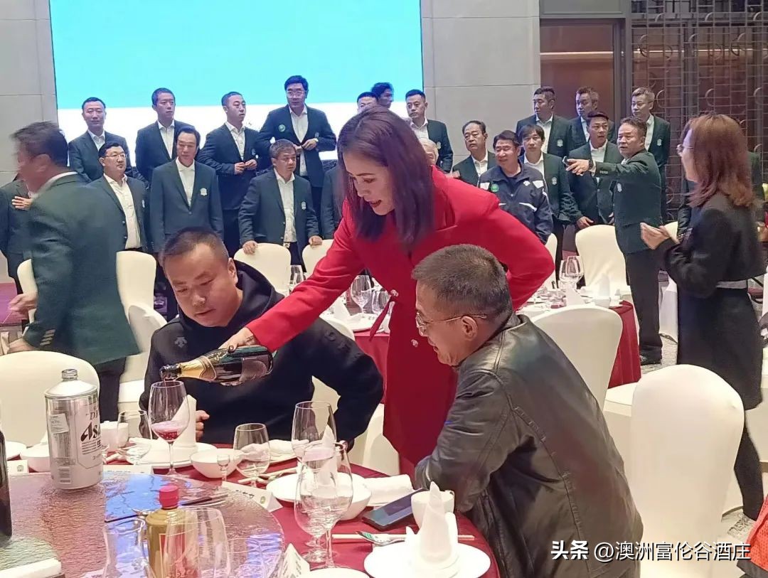 国足晋级12强赛庆功宴,国足庆功狂欢