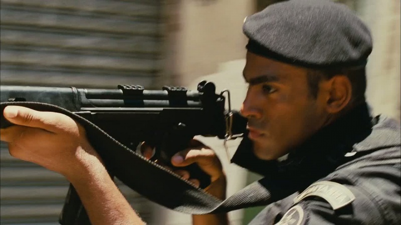 向贩毒和腐败说不！巴西以暴制暴电影《精英部队2》中出现的*器武**