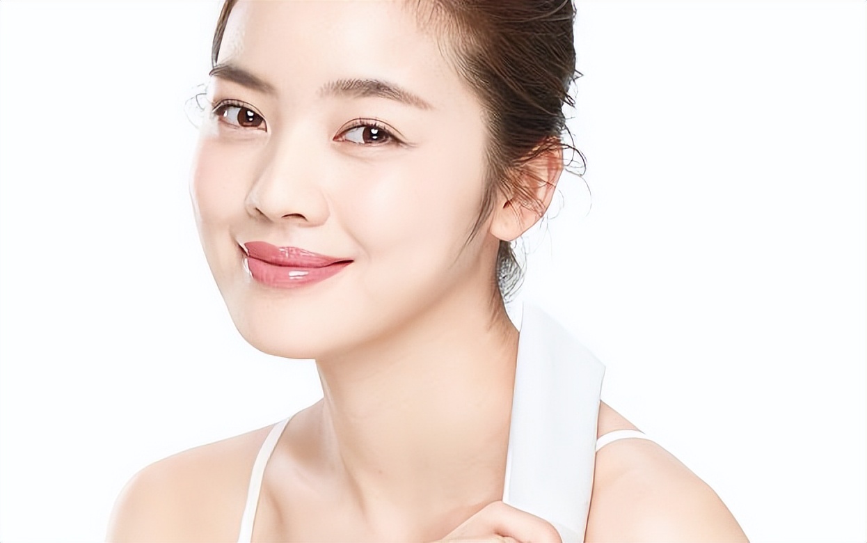 化妆品精华液的正确用法,珀莱雅精华液的正确用法