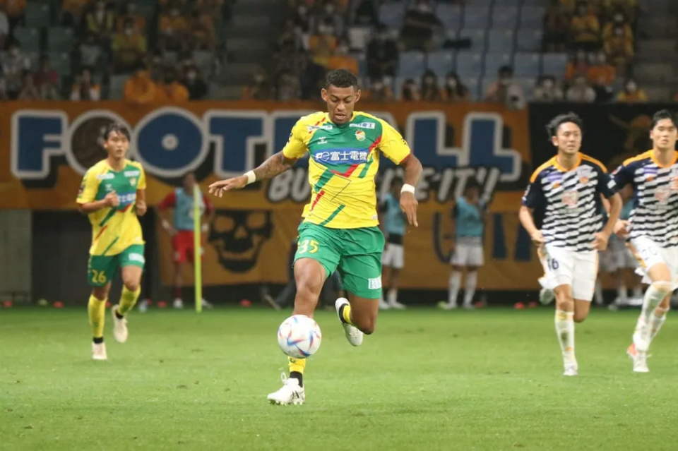 上海海港旧将加盟泰超冠军！薪资待遇不菲，新赛季出战亚冠