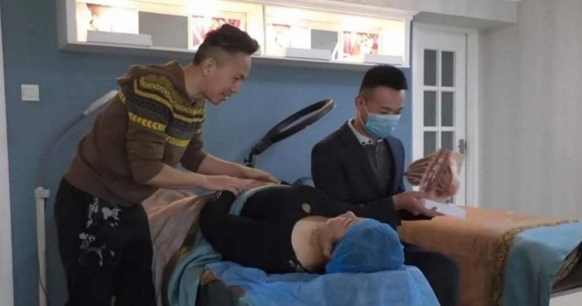 90后小伙成为催乳师,小伙做催乳师月入十万