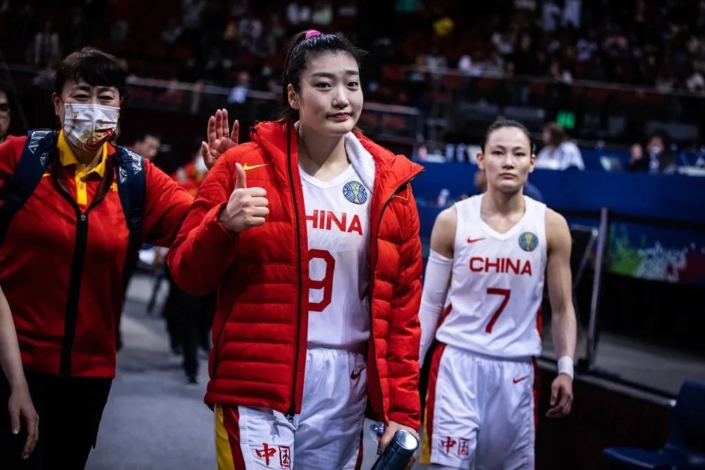 李梦：16岁差点退役，母亲患癌，父亲尿毒症，如今撑起女篮一片天