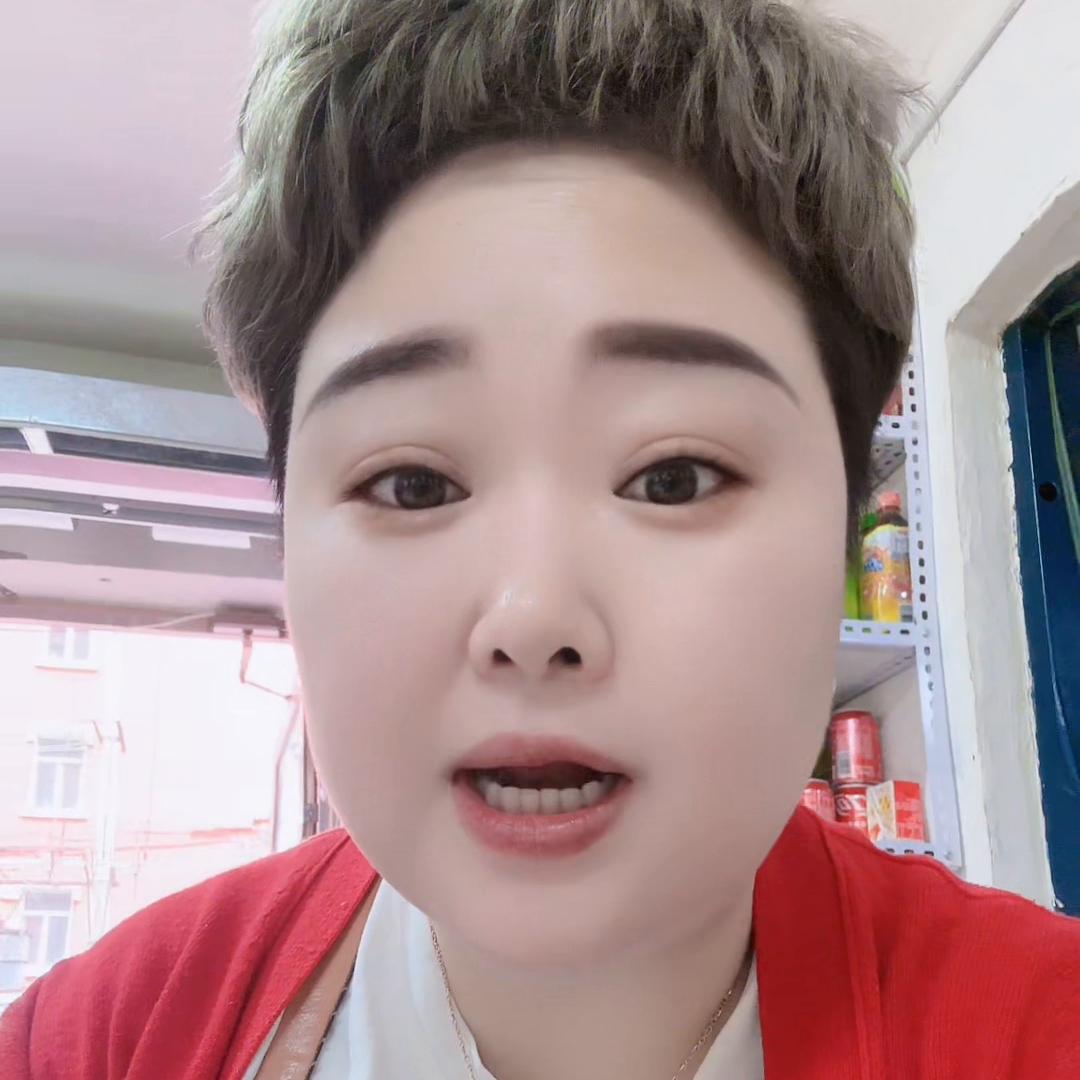 一个大老爷们欠钱不给，有钱打麻将没钱给我串钱。