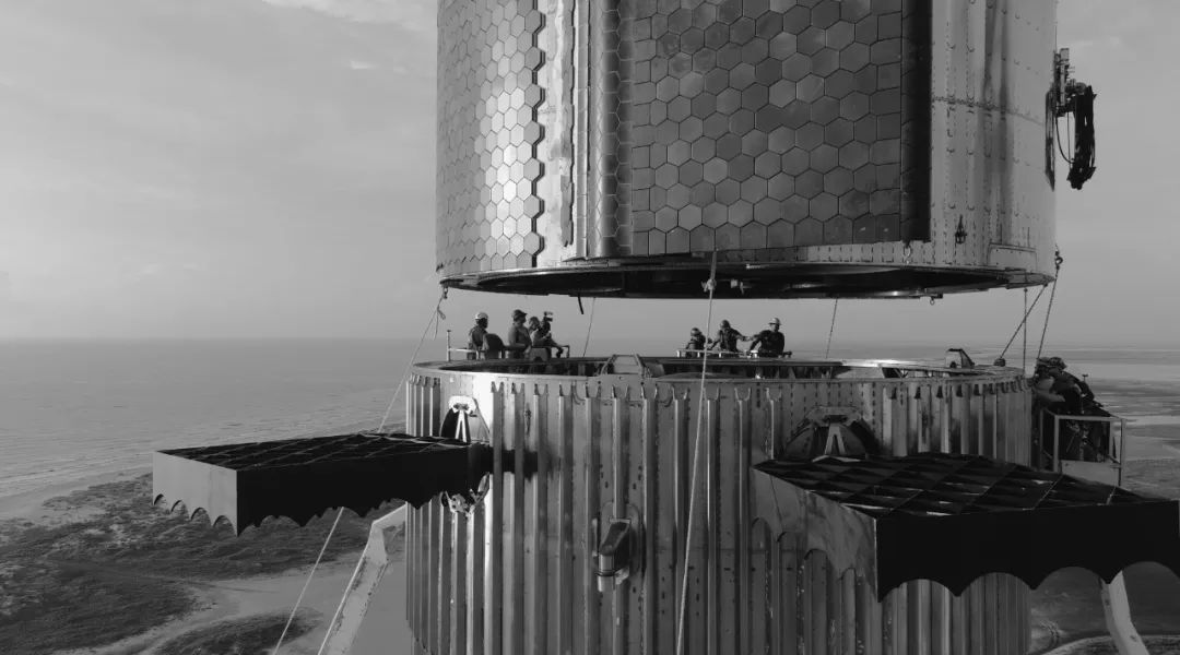 随便花过亿美金请陌生美女上太空，这个富豪目的可不单纯！