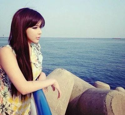 她曾比Lisa还火爆，却因服用“禁药”被*制抵**，如今宛如“充气人”