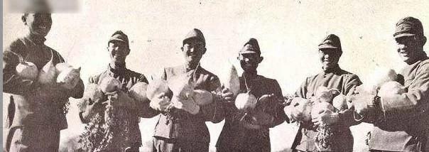 抗战日军单兵作战真实纪录片,真实记录日寇抓了两个娃娃兵