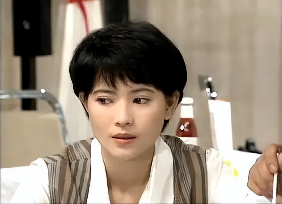 蓝洁瑛为什么落在五台山 (为什么蓝洁瑛有艳绝五台山)