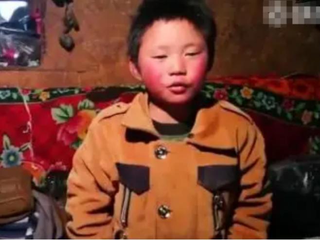 5年前的冰花男孩,4岁在雪地跑的小孩十年后咋样了