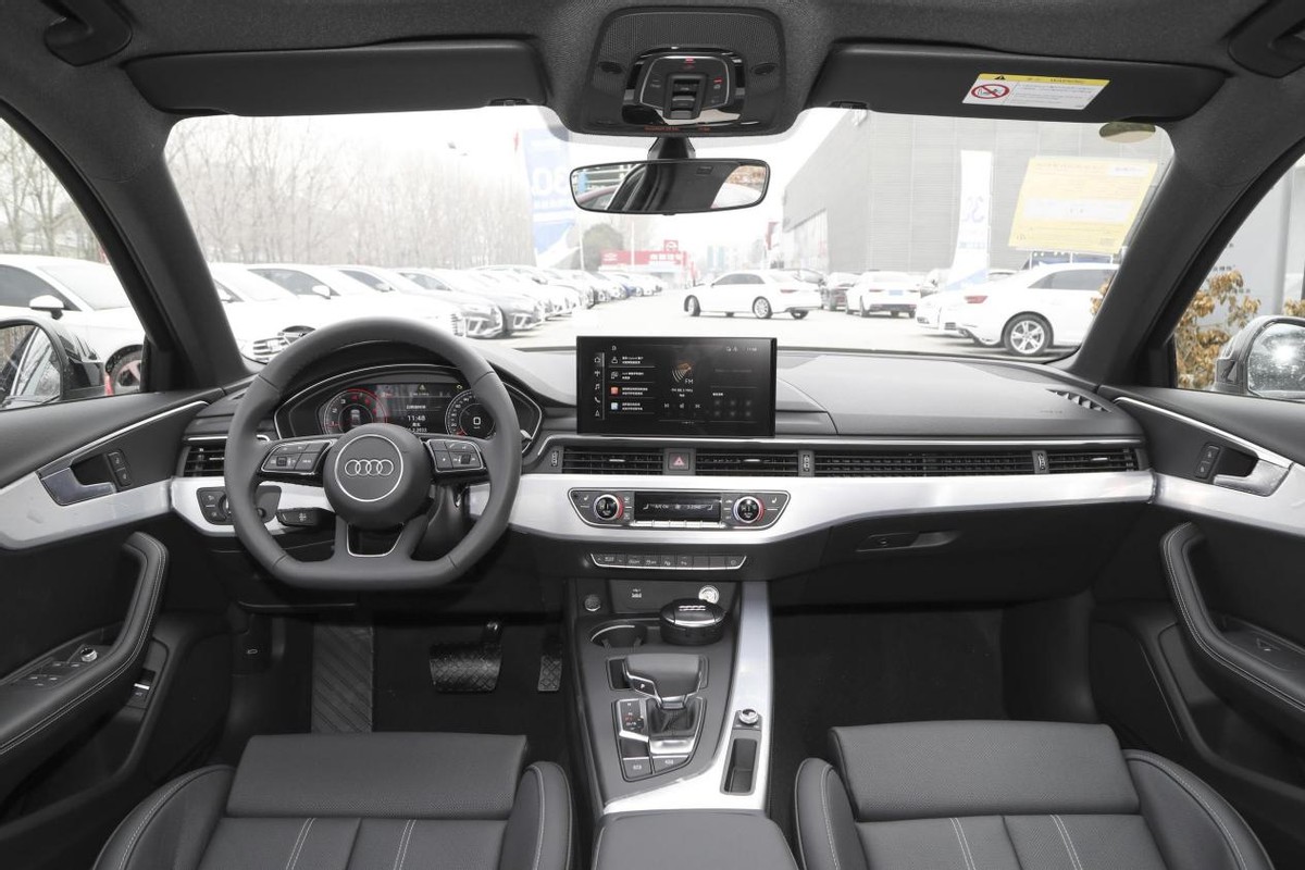 奥迪a4l2019款45tfsiquattro,轴距2.8米以上紧凑型
