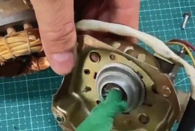 美的电风扇转速慢是什么原因,电风扇用几年了转速慢咋回事