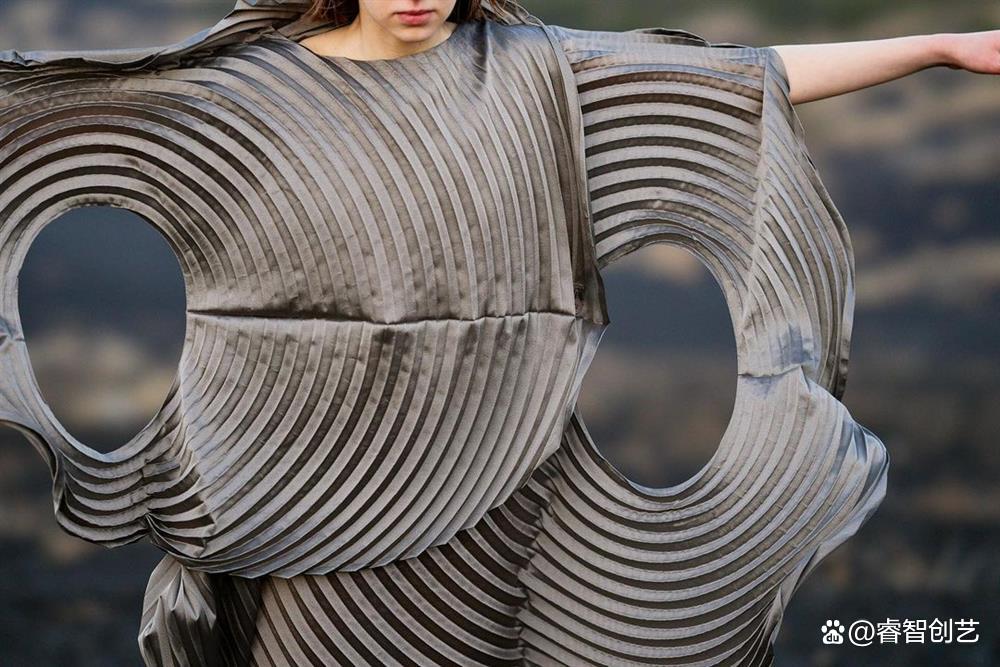 服装设计作品三宅一生,三宅一生一块布