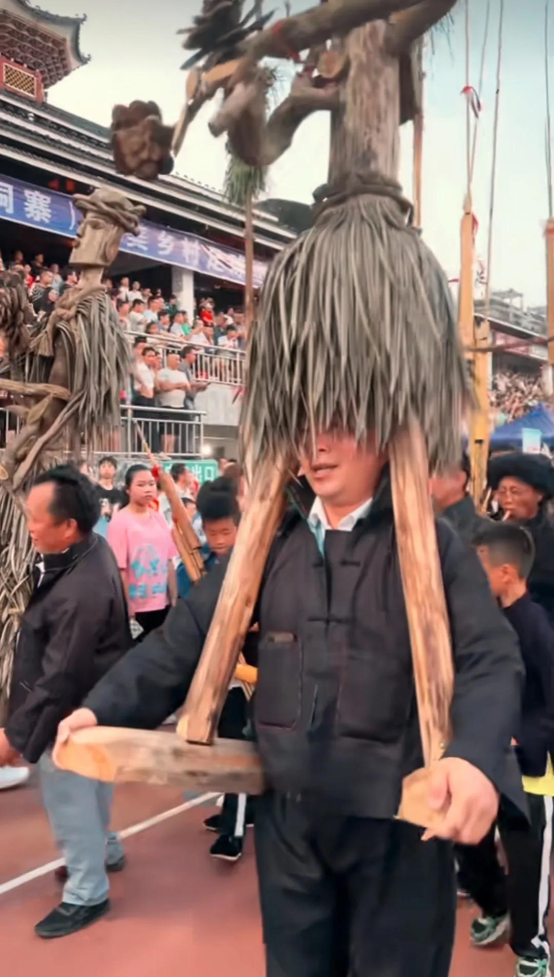 村超民族时装秀,村超足球宝贝表演