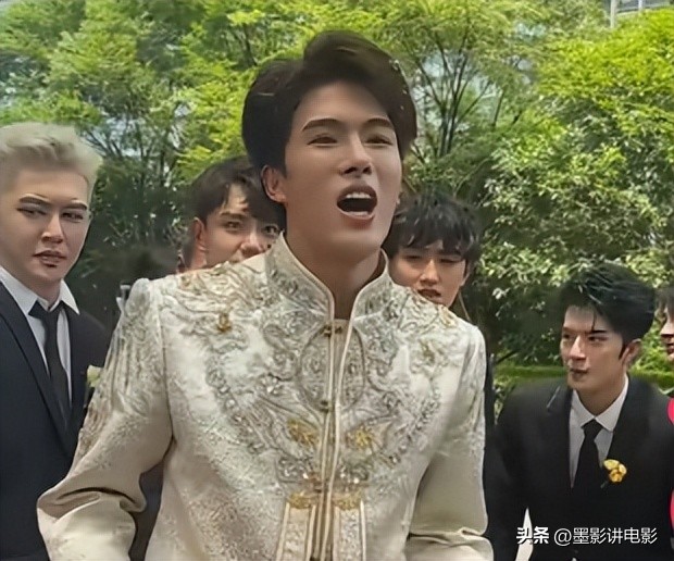 结婚狂人：24岁曾婚内出轨，多次整容，如今这是她的第四次婚姻