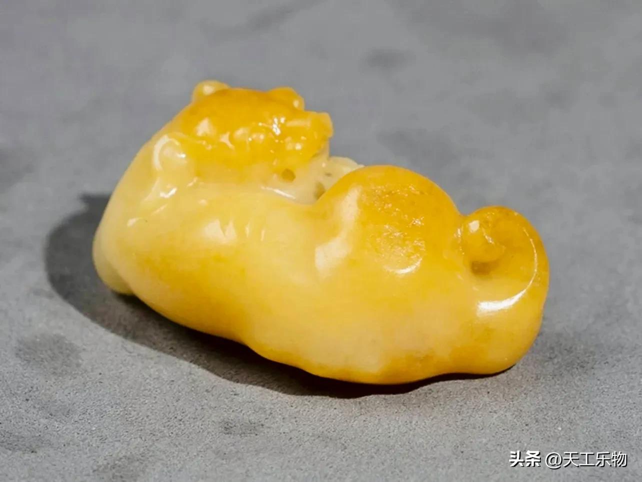 和田玉黄沁籽料大师玉雕极品图片,1200克的和田玉籽料黄沁多少钱